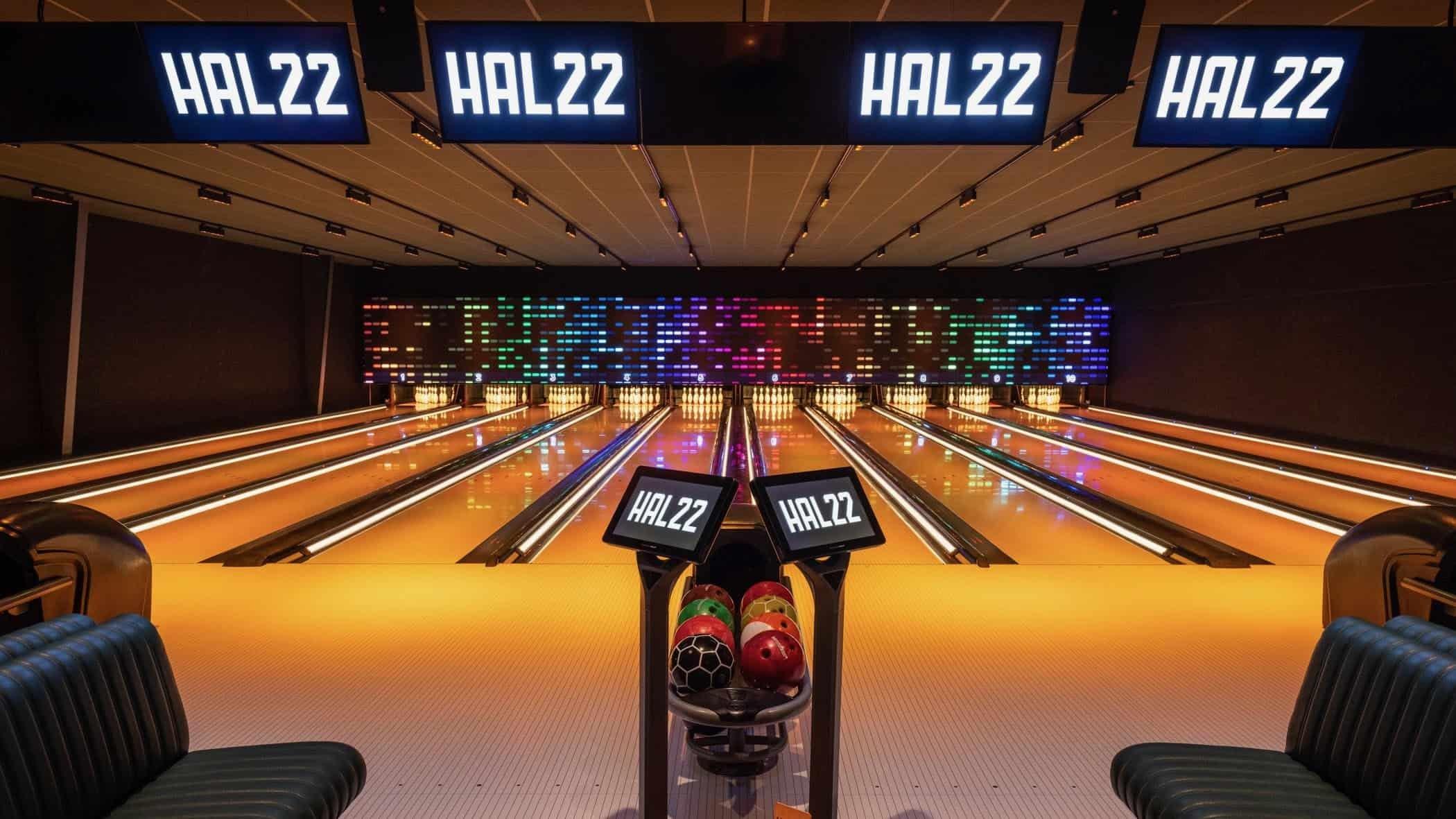 Bowlingbanen in oranje licht