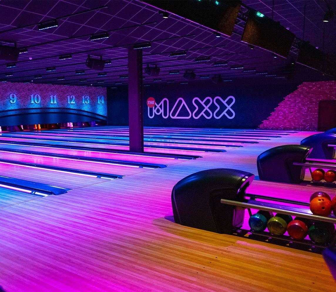 Bowlingbanen in roze licht