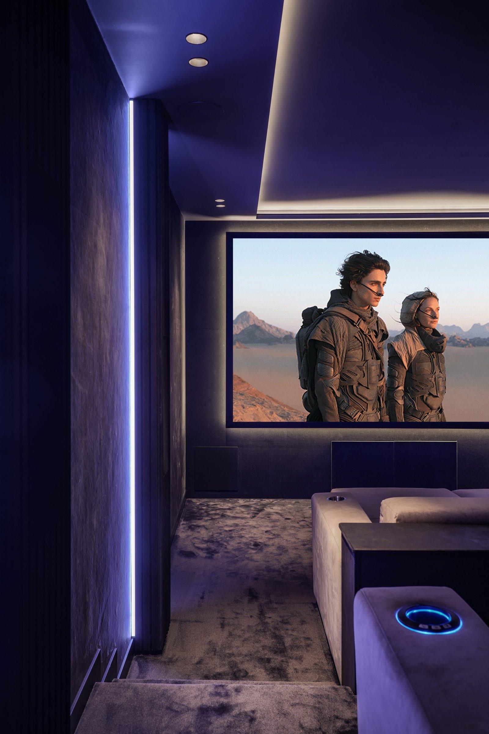 Scherm met filmbeeld in een smalle kijkkamer