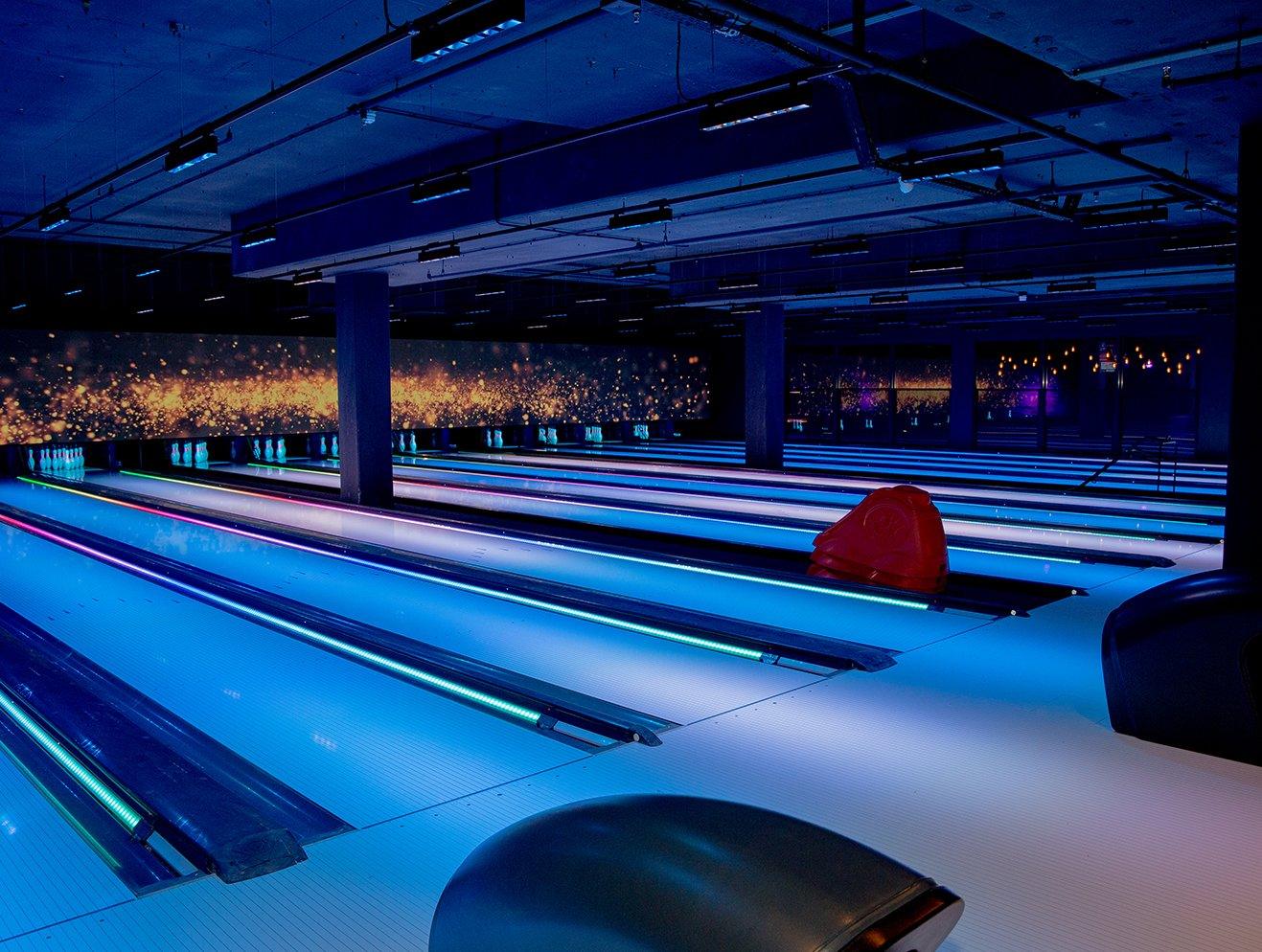 Banen in blauw licht