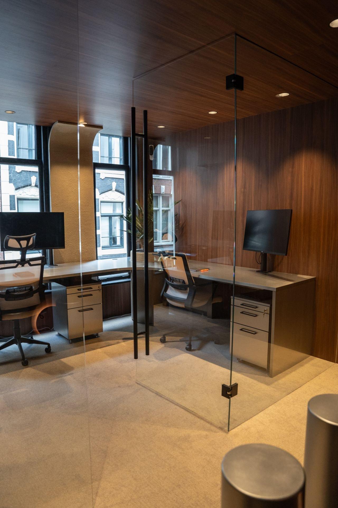 Kantoor met glazen wand